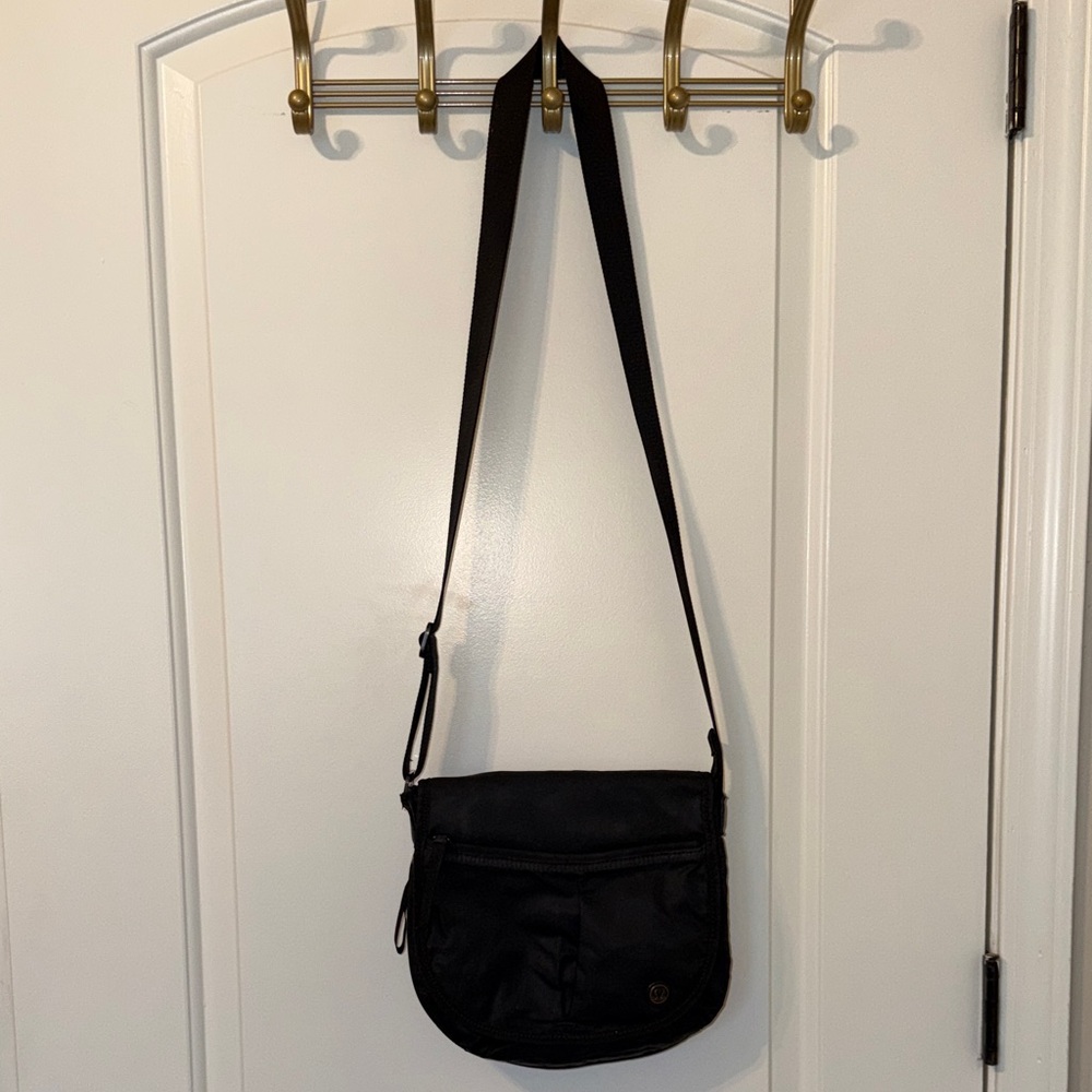 Well loved Lululemon essentials bag